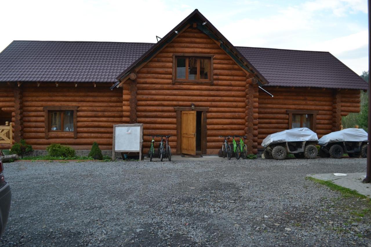 Roksolana Hotel Izki Bagian luar foto